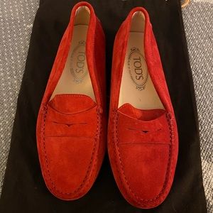 “Gommino Driving Shoes in Suede - Red”